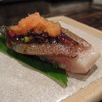 酒盃 - 酒肴 〆鯖あぶり叩き　ズームアップ