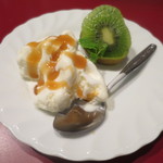 Horumon Ya Dan - バニラアイスと季節の果物