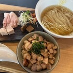 麺処 おぐら - チャーシューはセパレート