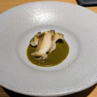 恵比寿 鮨 藤 - 蒸し鮑 鮑の肝ソース