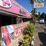 Warung Babi Guling Sari Dewi Bp. Dobiel - 店前は路駐多し