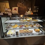 ペチカスケマサコーヒー - ショーケースの中のケーキたち