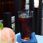 ペチカスケマサコーヒー - まるごと白桃タルト（1700円） コールドブリュー（950円）