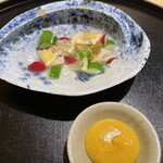 懐石料理 はし本 - 前菜:蝦夷鮑の胡瓜、レモン、酢味噌タレと。