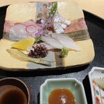懐石料理 はし本 - お造り:鯛、縞鯵、キス。キスと梅肉のタレが美味しかった。