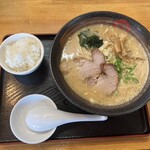満天家 - 料理写真:来ました！（餃子はまだか）