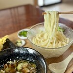 肉汁うどん 飩兵衛 - 〇ニクジル、夏。…￥800円（税込）※夏季限定 （　冷たいうどん+冷たい肉つけ汁　）〇かき揚げ天…￥150円（税込） 〇ちくわ天…￥70円（税込）　