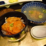 ホテル雲丹御殿 - 「キタムラサキウニ」と「エゾバフンウニ」でウニ丼です。