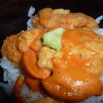 ホテル雲丹御殿 - 色合いが最高のうに丼、新鮮さ抜群ですね