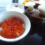 ホテル雲丹御殿 - 朝から豪華にいくら丼、食べ放題なのが嬉しい♪