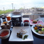 ホテル雲丹御殿 - 朝食も豪華、利尻の海を眺めながら爽やかに頂きます