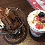 ベビーフェイスプラネッツ  - 左はミニ生チョコパフェ