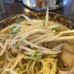 荒川らーめん魂 あしら - シャキシャキ炒めもやし。