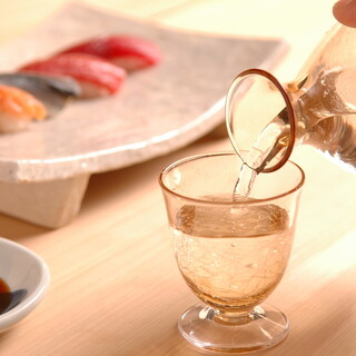 全国各地の地酒をご用意◆美味しいお酒とお鮨で愉しいひとときを