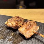 焼鳥 山もと - もも　約束された香ばしさ、ここにあり。