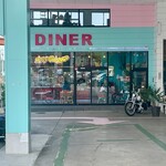 210burgers - ガソリンスタンドを改造した店