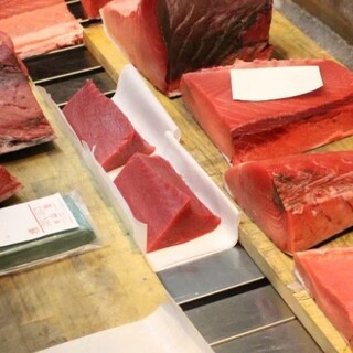 マグロは一頭買い！その時々の美味しさを楽しめる刺身盛りが名物