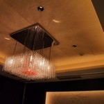 シャンデリアが素敵な個室