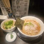 麺奏 弥栄 - 伊吹いりこ醤油らぁ麺（1200円）　肉ネギごはん（400円）