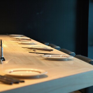 肩ひじ張らないカジュアルな雰囲気は、少人数から団体様まで対応