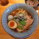 麺家 たけ田 - 魚介出汁で創る、生姜醤油中華そば（鯵の漬け、飛魚のつみれ添え）と飛魚のなめろうタタキ丼（梅しそ仕立て）