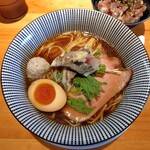 麺家 たけ田 - 魚介出汁で創る、生姜醤油中華そば（鯵の漬け、飛魚のつみれ添え）
