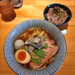 麺家 たけ田 - 魚介出汁で創る、生姜醤油中華そば（鯵の漬け、飛魚のつみれ添え）と飛魚のなめろうタタキ丼（梅しそ仕立て）