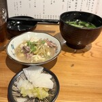 ここのつ - ✅本日のオススメ定食(レバニラ&ニラ玉丼)¥1.200❗️     
      　※ご飯、味噌汁、小鉢、漬物付
      　※人気の元祖レバニラ炒め定食は3月迄¥990が、
      　　3ヶ月で¥1.200へ値上がりしていました