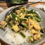 ここのつ - ✅本日のオススメ定食(レバニラ&ニラ玉丼)¥1.200❗️     
      　※ご飯、味噌汁、小鉢、漬物付
      　※人気の元祖レバニラ炒め定食は3月迄¥990が、
      　　3ヶ月で¥1.200へ値上がりしていました