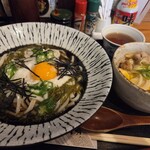 肉うどんの丸十 - 『めかぶとオクラのとろろうどん』＋炭焼き鶏の親子丼（小）セット。