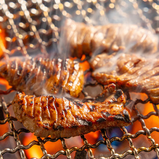 カウンター実演調理で提供する東北地方のご当地料理