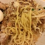 かつぎや - スパイス風味の排骨肉とゴマ風味のタレのコントラスト！