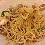 かつぎや - 麺は中太！