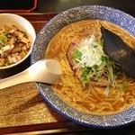 追い煮干し中華(650円)無料大盛り+Ａセット半わさびチャーシュー丼(100円)