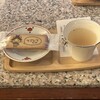 皆美館 - おもてなしドリンクと御菓子(クッキー(左)と温かい生姜ドリンク)