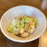 improv. - 三種の炙り角斬り肉丼 500円