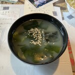 ライフ - ランチセットの冷たい味噌汁　右側氷があります