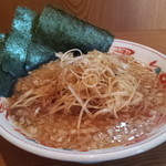 中華そば 吾衛門 - ネギラーメン、タマネギ多め（チャーシューが中に入っています）