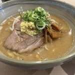 札幌麺屋 美椿 - ラーメン　生姜がいい仕事します
