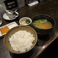 串カツとワイン 揚八 東急プラザ銀座店 - ご飯、味噌汁