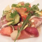 フォン・ド・タナハシ - 2014.9. 前菜はハム＆フルーツ　フルーツに入り混じって茄子も(笑)