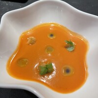 ラトリエ ドゥ ジョエル・ロブション - 冷たいトマトのガスパチョ　クルトンを浮かべて