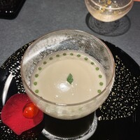 ラトリエ ドゥ ジョエル・ロブション - キャビアとオマール海老のジュレをなめらかなカリフラワーのクレームで