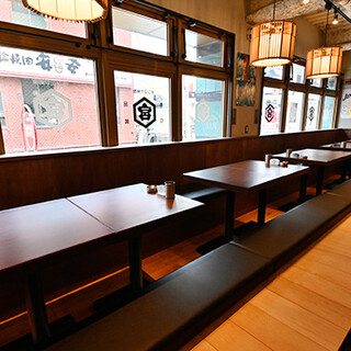 落ち着いた雰囲気漂う店内はサク飲み・ご宴会など幅広く対応！