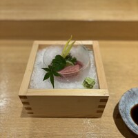 朧 - お店のつくりが安っぽくて残念ですが　にぎりは美味しい。