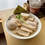 麺屋 しん蔵 - 百姓の塩チャーシュー麺 1400円
      味付玉子 150円
      