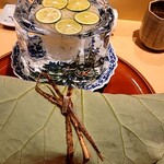 銀座 しのはら - 蓮の葉包み