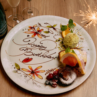 前菜から肉料理までお酒が進む料理達！記念日にはプレートも◎