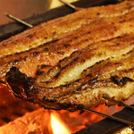 うなぎ家 - うなぎを焼いている所1