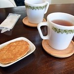 マウナラニカフェ - 紅茶とサービスの茶菓子